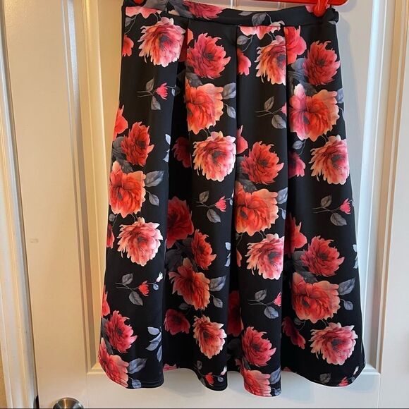 Boohoo Black Floral Full Midi Skater Skirt; SZ 8; Excellent Used Condition - Picture 2 of 8